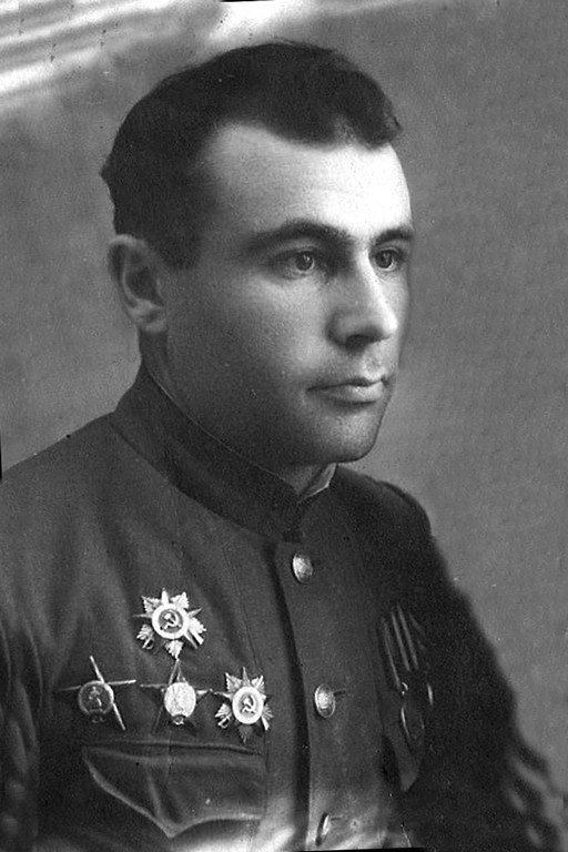 Наш папа Ходош Павел Хаймович, умер в России в 1971 году