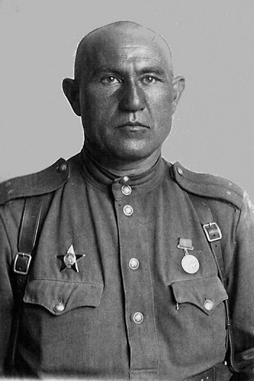 Папин брат Ходош Саул Хаймович, погиб в Польше в 1945 году. 